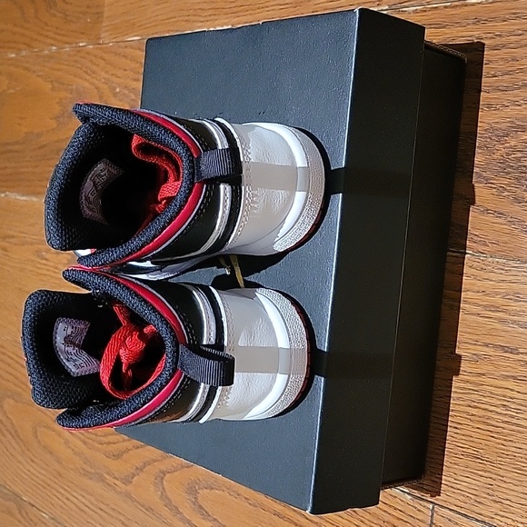 Jordan 1 Mid Alt - Picture 5 of 9